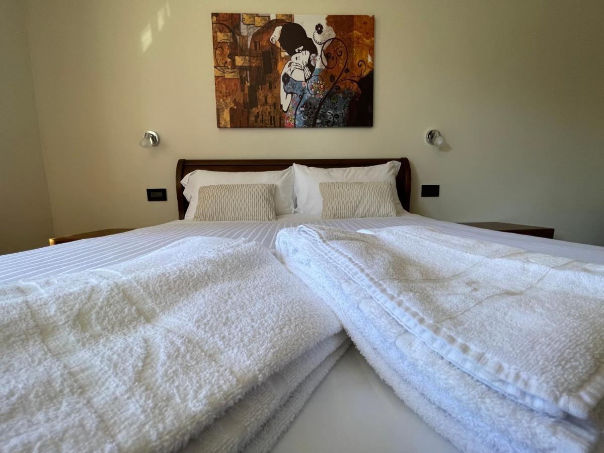Bed and Breakfast Al Laghetto La Morra Exterior foto